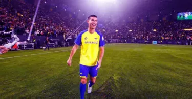 Ronaldo-Receives-The-Armband-Of-The-Riyadh-Season-Tea-Against-Saint-Germain